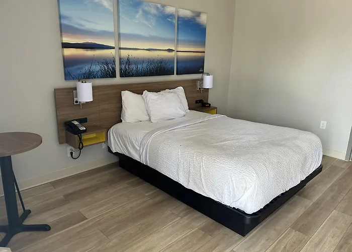 Days By Wyndham Hood Hotel 2*